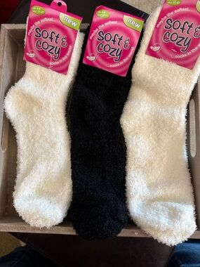 Fuzzy Socks - Black and Cream - Pack